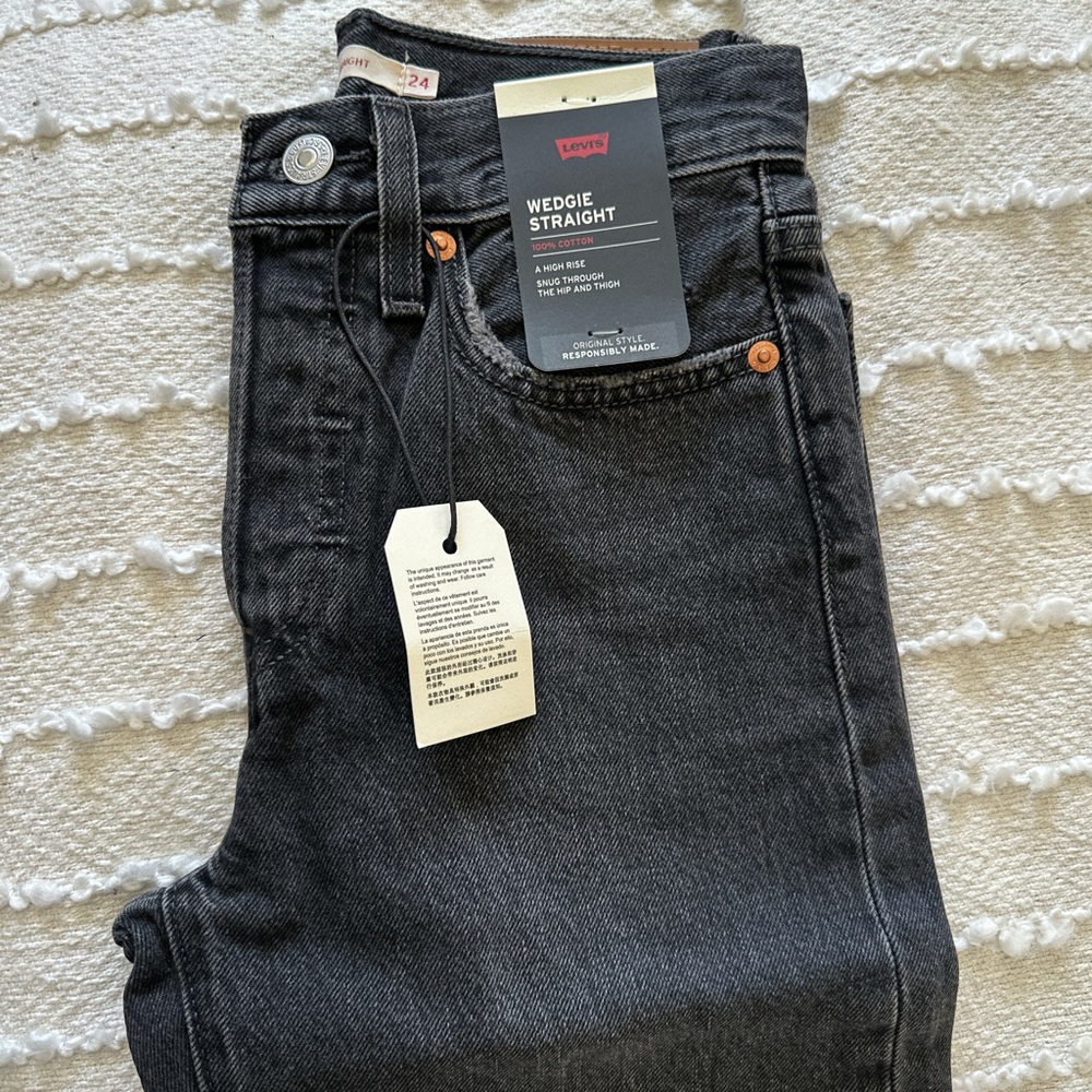 Levi's Wedgie Straight Jeans in Black